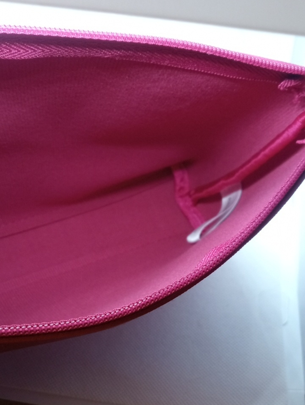 ELIZABETH ARDEN BOW MAKE UP BAG - Picture 7 of 7